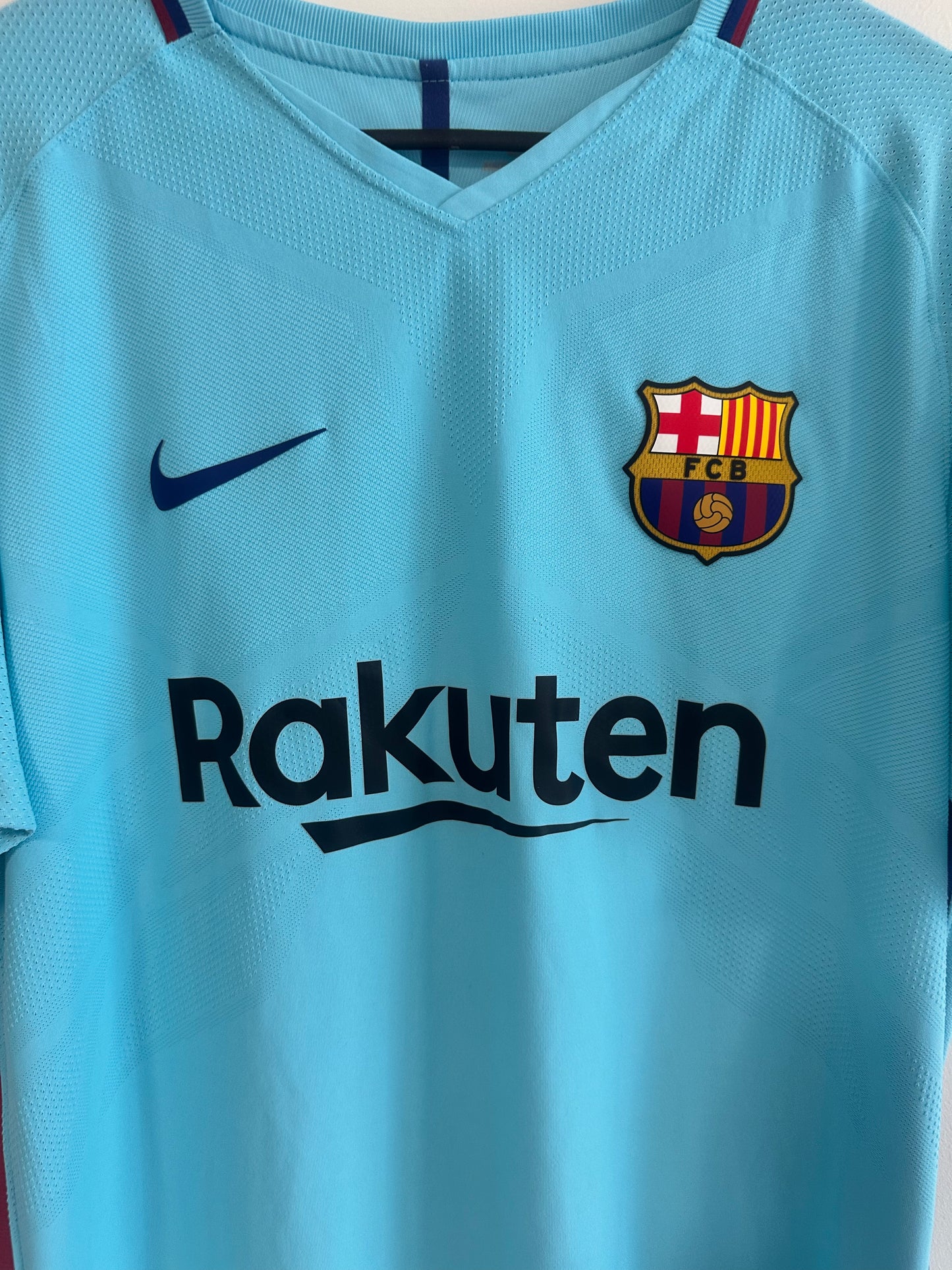 F.C Barcelona 2017/18 Away Large (Piqué #3)